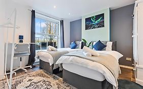 Impeccable 4-Bed House In Brixton London
